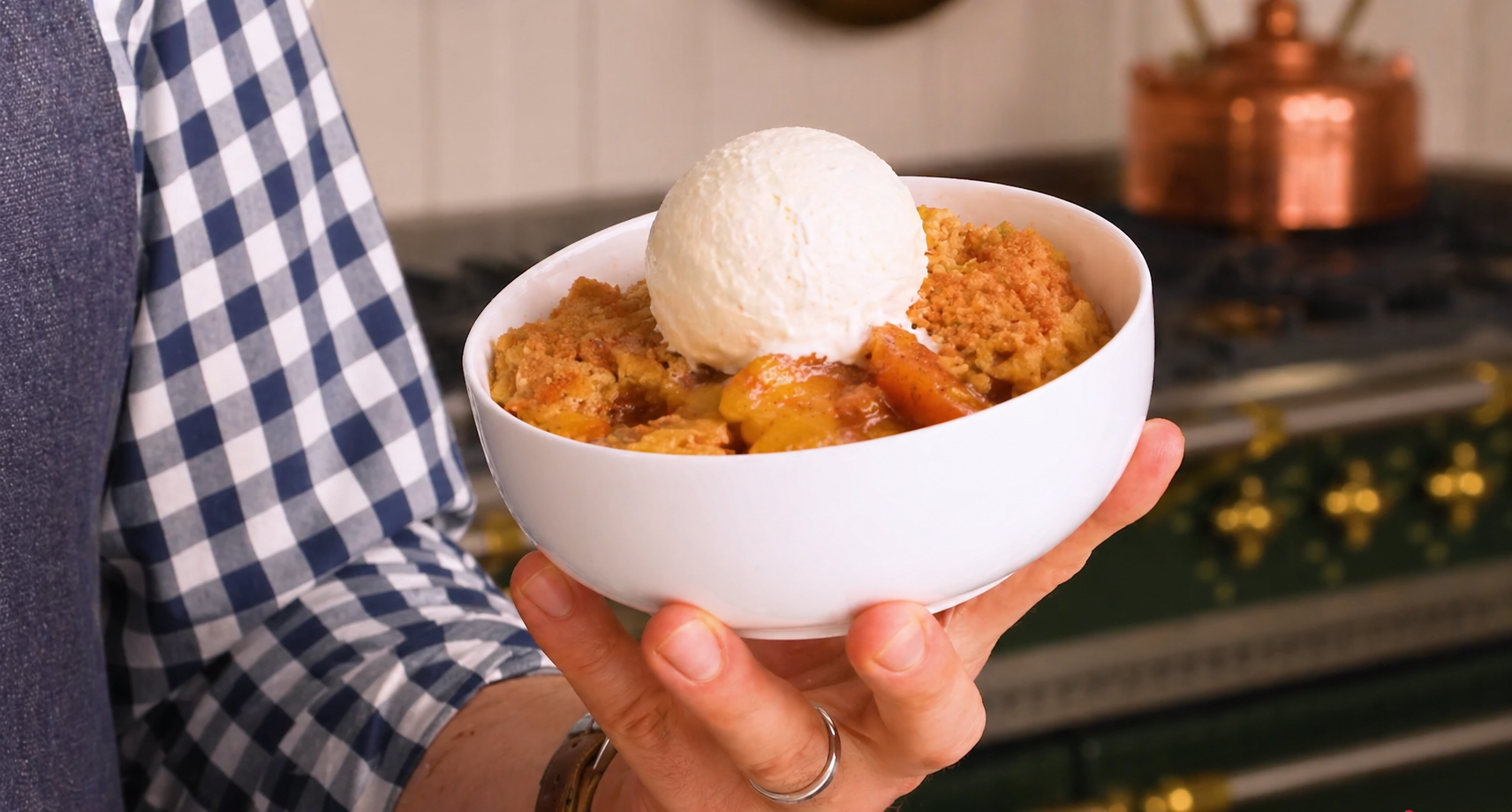 Fresh Peach Cobbler with Only 4 Ingredients – Easy Summer Dessert Recipe